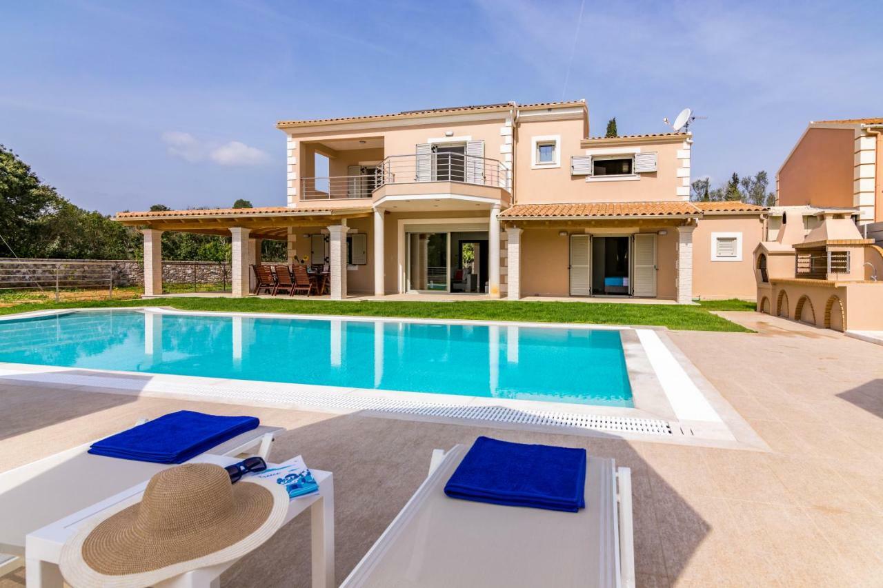 Villa Johnnie Poulades Exterior photo